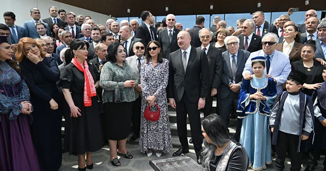 Prezidentlə xanımının incəsənət xadimləri ilə səmimi Görüntüləri
