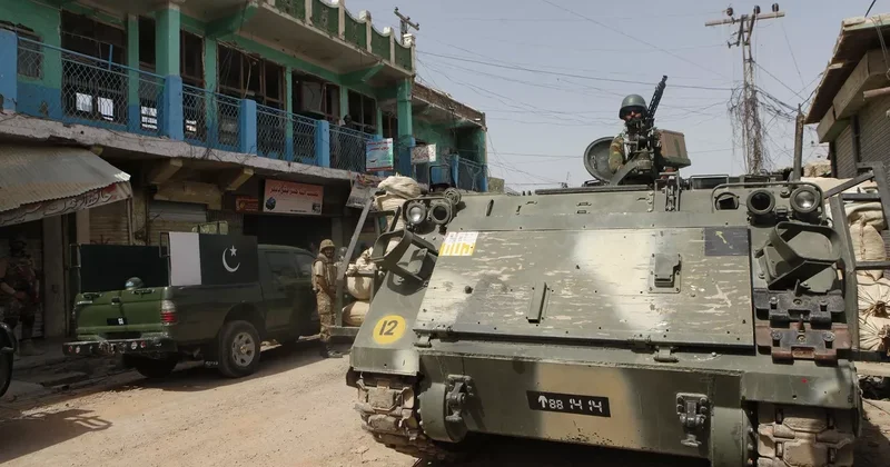 Pakistan Hindistana qarşı genişmiqyaslı hərbi əməliyyatlara başlayıb