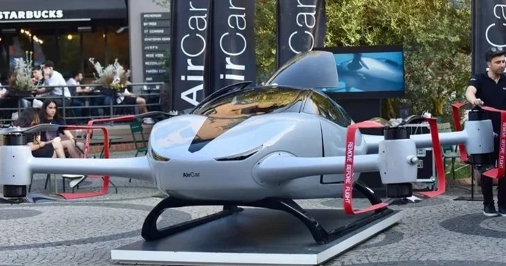 В Турции провели первый пилотируемый полет на летающем автомобиле AirCar