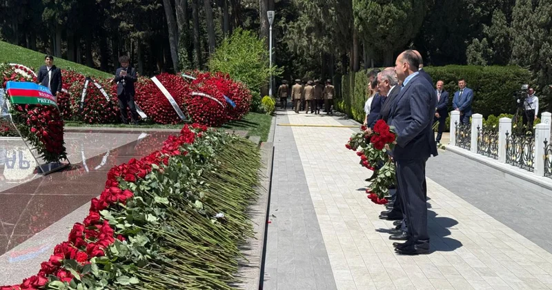 Руководство и коллектив Медуниверситета на Аллее почетного захоронения