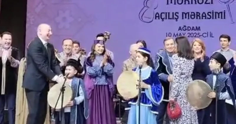 Prezident balaca xanəndələr üçün səhnəyə gəldi VİDEO
