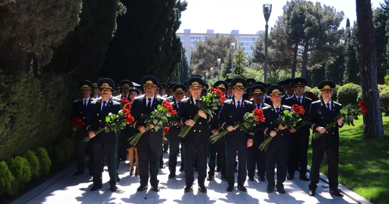 Prokurorluq əməkdaşları Fəxri xiyabanı ziyarət edib FOTOLAR