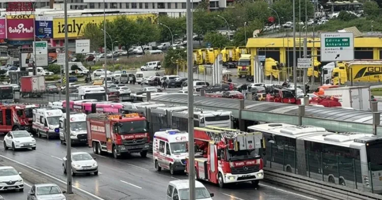 İstanbulda ağır yol qəzası baş verdi, ölən və yaralananlar var
