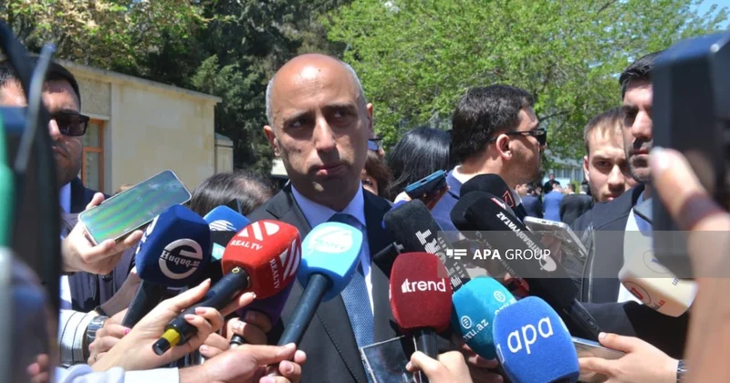 Emin Əmrullayev: Ucqar kənd məktəblərinin birləşdirilməsi prosesi hər il təhlil olunur