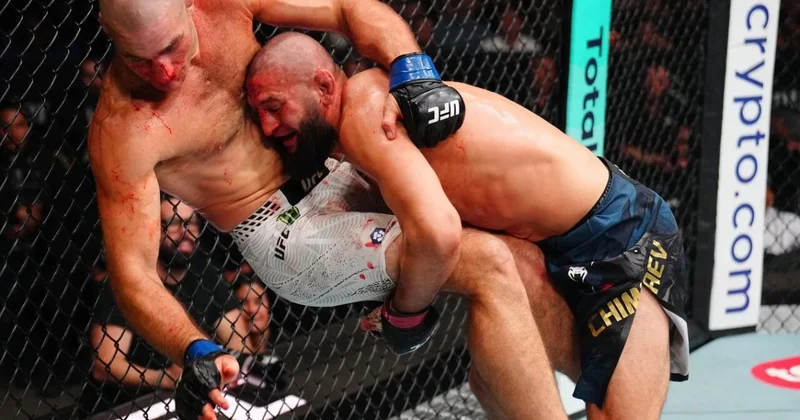 Чимаев проиграл Стрикленду и потерял чемпионский пояс UFC ВИДЕО