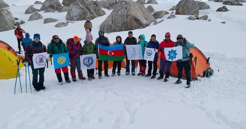 Heydər Əliyev zirvəsinə ənənəvi yürüş təşkil olunub FOTO