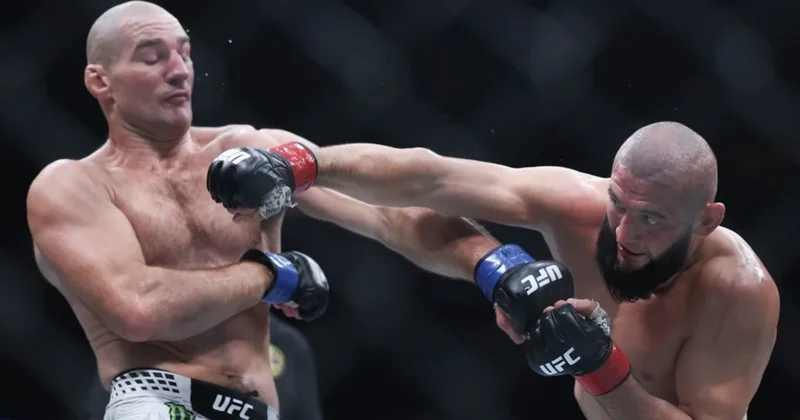 Хамзат Чимаев лишился титула в UFC, потерпев первое поражение