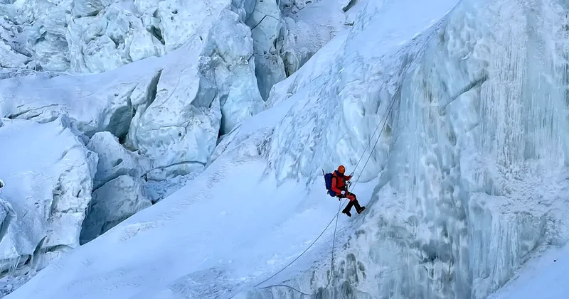 Alpinistlər köməksiz vəziyyətdə qaldı