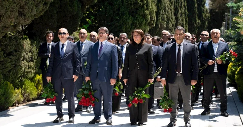 Ekologiya və Təbii Sərvətlər Nazirliyinin kollektivi Ulu Öndər Heydər Əliyevin əziz xatirəsini yad etdi FOTOLAR