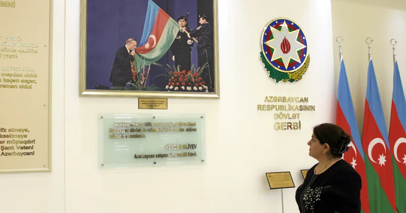 “Bayraqdar Türanə”nin unudulmaz görüşü Heydər Əliyevin diqqətini çəkən gənc qızın xatirəsi