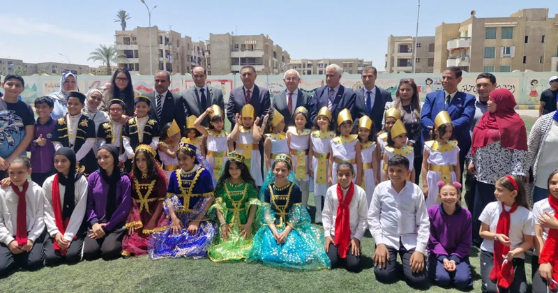 Misirdə Azərbaycan dili tədris olunan məktəbə kompüterlər hədiyyə edilib