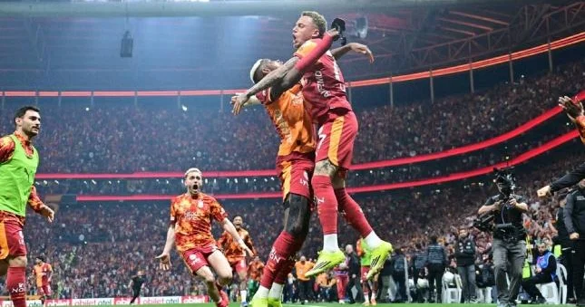 Qalatasaray ın çempionluq qələbəsi Video