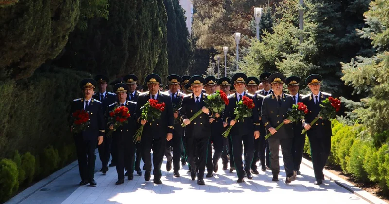 Prokurorluq əməkdaşları Fəxri Xiyabanı ziyarət etdi Fotolar