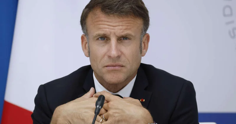 Макрон намерен запретить доступ к соцсетям для детей