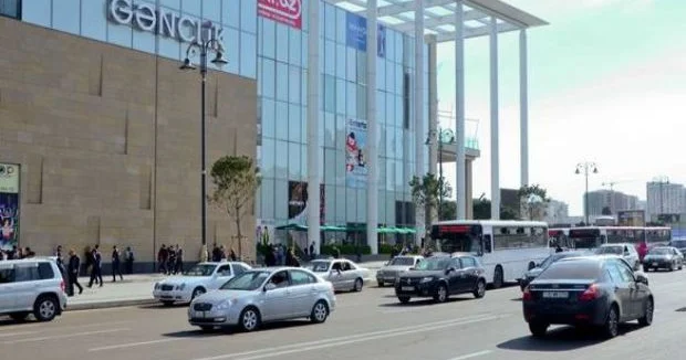 “Gənclik Mall”un qarşısıda daha bir yenilik: taksi ilə...