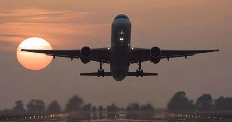 Zəvvarları daşıyan AZAL a məxsus təyyarə Bakıya eniş etdi Yenilənib