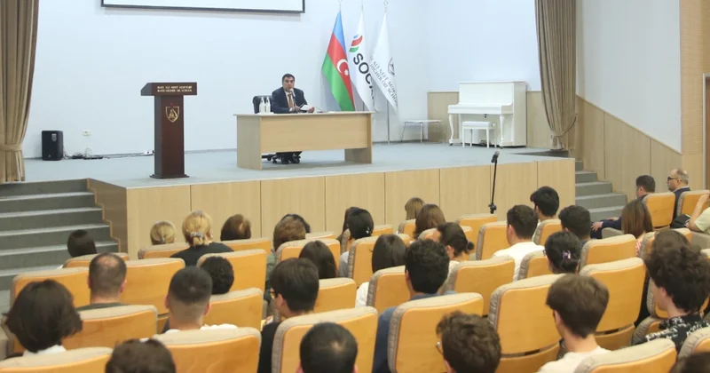 Rektor IELTS də yüksək nəticə əldə edən tələbələrlə görüşüb