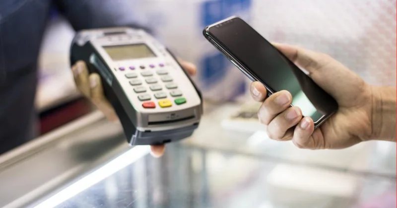 Market kassalarında kartla ödəniş edərkən diqqətli olun
