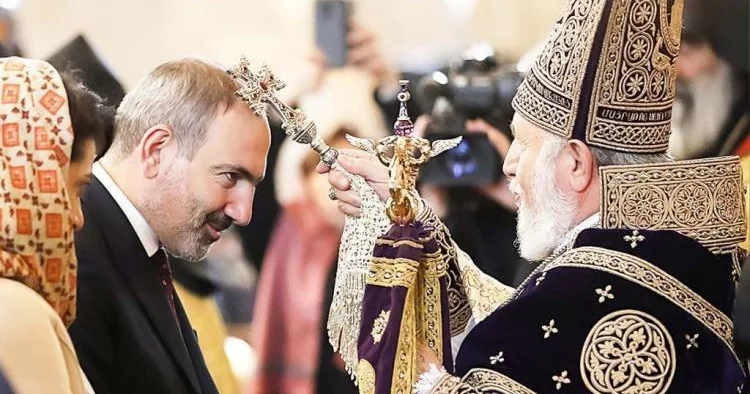 Paşinyanın komandası impiçmentlə kilsə arasında qalıb