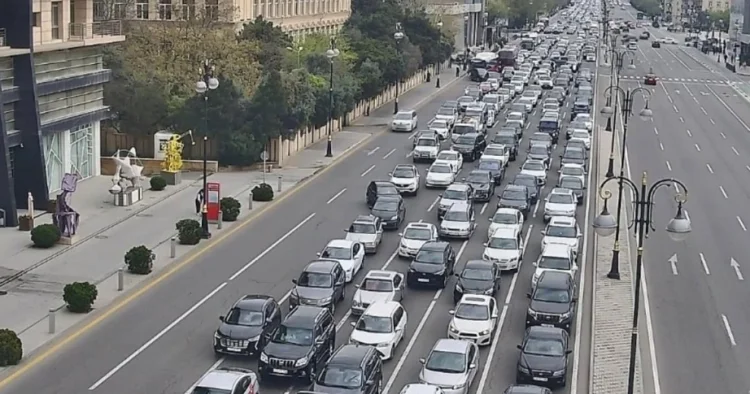 Bakıda sıxlıq olan yolların SİYAHISI