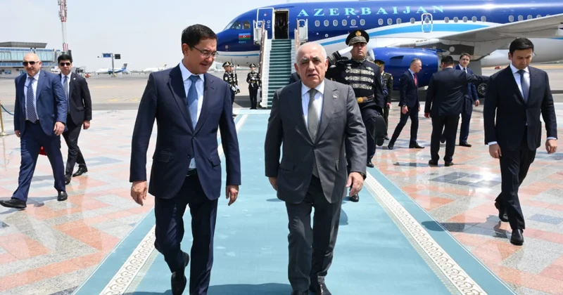 Baş nazir Əli Əsədov Özbəkistanda rəsmi səfərdədir