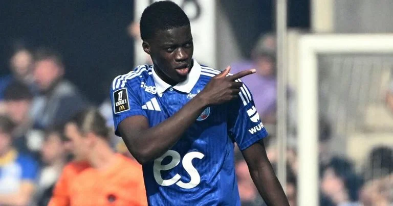 19 yaşlı Mamadu Sarr Çelsi yə keçib 8 illik müqavilə ilə