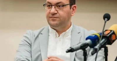 Hökuməti müqəddəslikdən azad etmək lazımdır Arsen Babayan