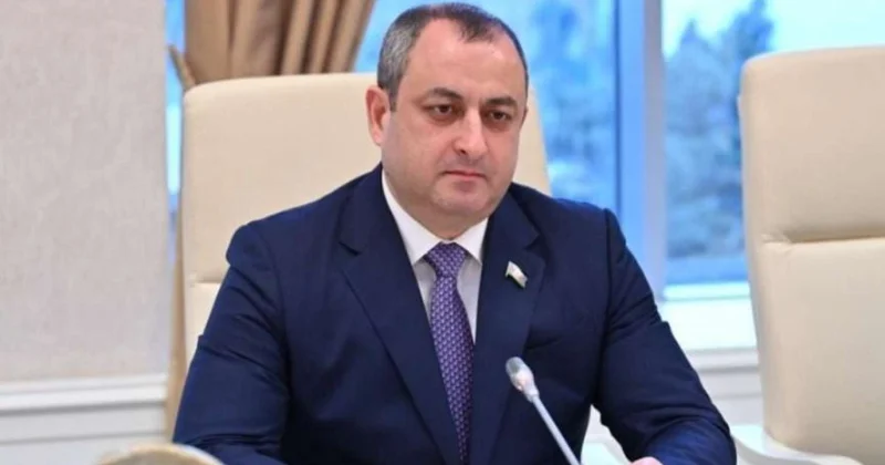 Cəmiyyətin tənqid hədəfinə çevrilmiş məmur obrazını Adil Əliyev… Murad Köhnəqalanın yazısı