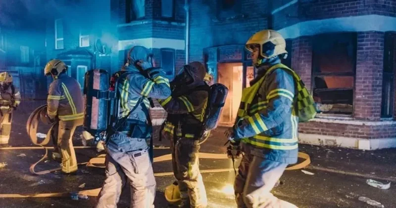 В Северной Ирландии вспыхнули антимигрантские беспорядки Видео
