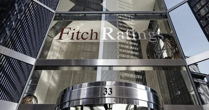 Fitch Hörmüzdəki böhran səbəbindən neftin qiyməti ilə bağlı proqnozunu kəskin artırıb