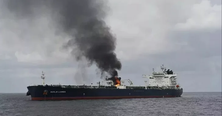 Вблизи побережья Йемена вооруженные люди на катере атаковали торговое судно