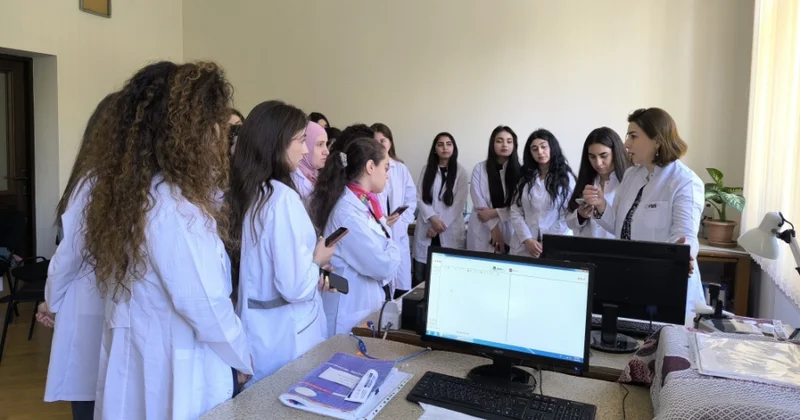 Tələbələr Polimer Materialları İnstitutunda təcrübə keçirlər