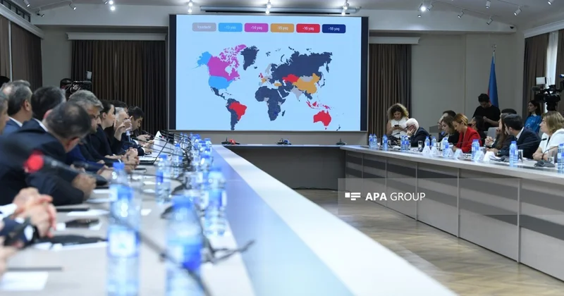 Uşaqların zərərli informasiyadan qorunması ilə bağlı hüquqi akt layihəsi müzakirə olunub FOTO