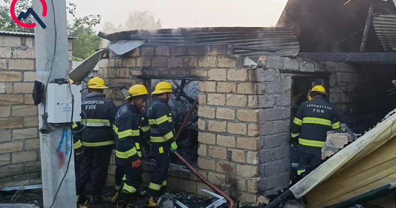 Ağdamda ikiotaqlı ev əşyaları ilə birlikdə yandı Fotolar