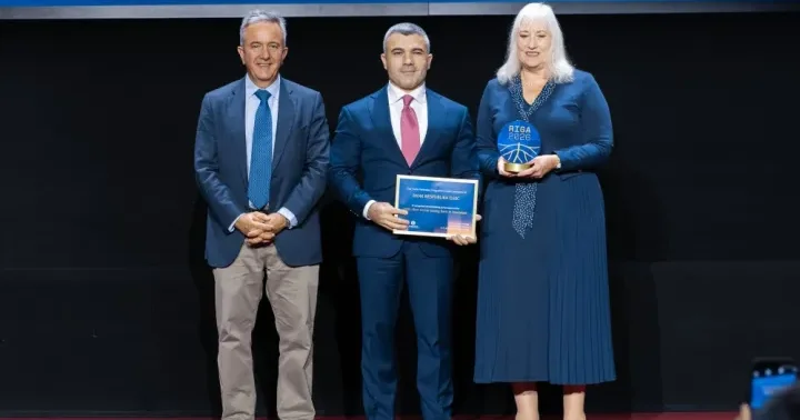 Avropa bankı növbəti dəfə Bank Respublika nı Azərbaycanda ən fəal emitent bank elan etdi