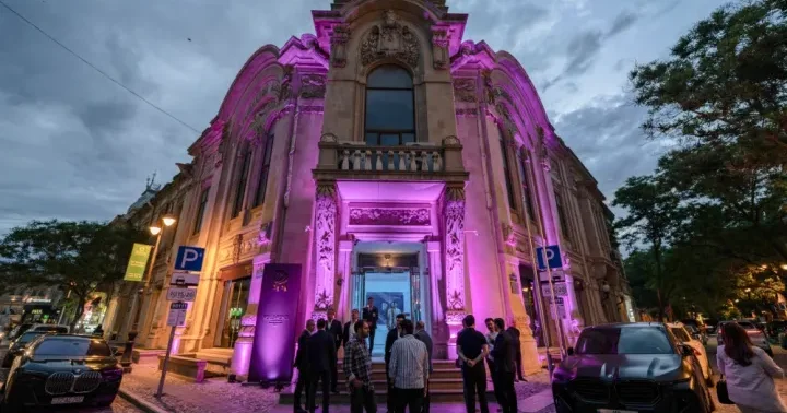 Dəyərli və təkrarolunmaz Rolls Royce Motor Cars Baku Bespoke fərdiləşdirmə proqramı barədə məlumat təqdim edir