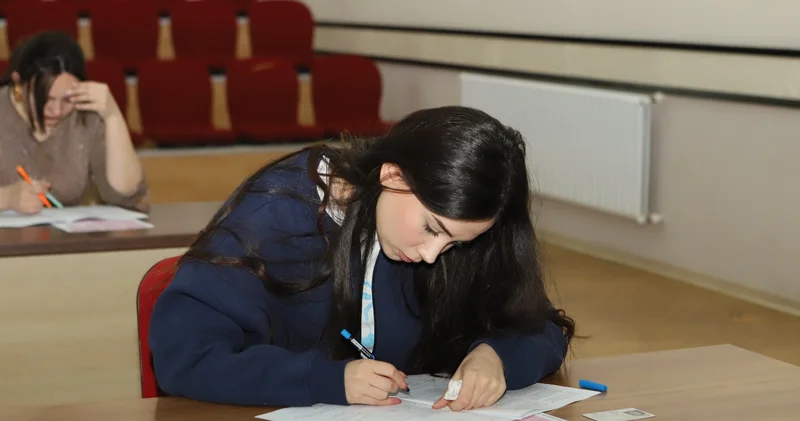 Kitabxana sahəsində yalnız ali təhsilli şəxslərin çalışacaq