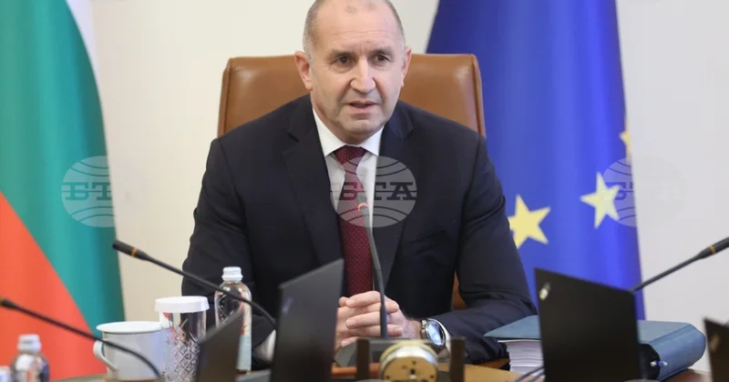 Rumen Radev Ukraynaya silah tədarükünün dayandırıldığını açıqlayıb
