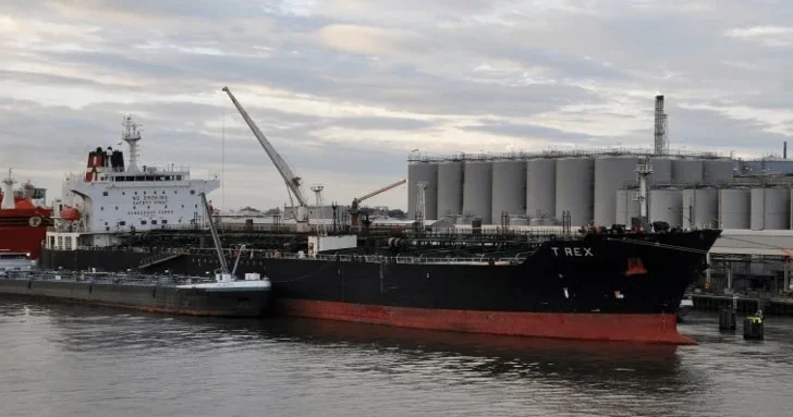 ВСУ атаковали танкер теневого флота России в Черном море