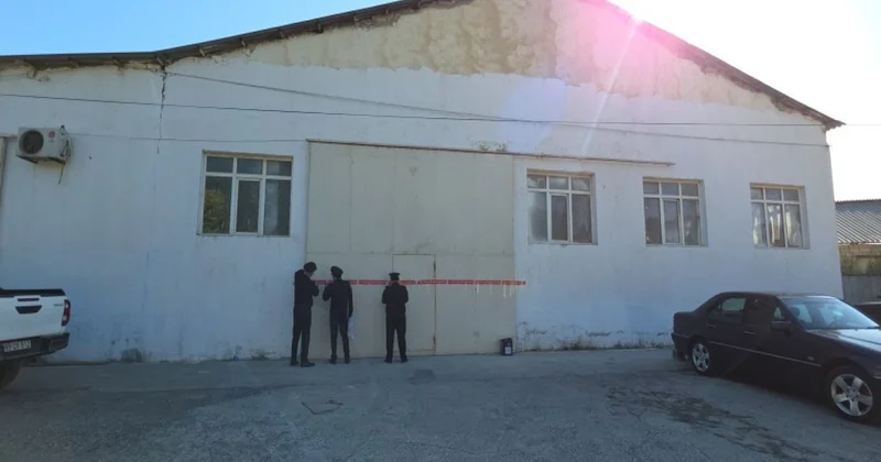 Yasamalda yanğın təhlükəli mebel sexinin fəaliyyəti dayandırlıb VİDEO