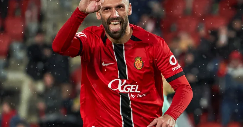 Vedat Muriqi “Fənərbağça”ya keçir