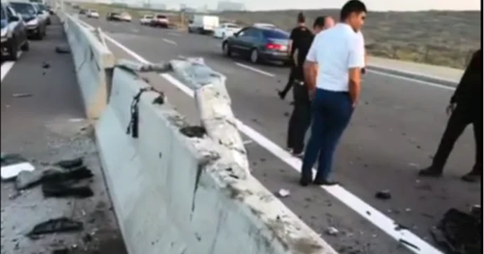 Bakı Dairəvi Yolunda qəza: BMW betona çırpıldı VİDEO