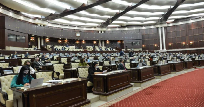 “Bir deputatın oxuya bilmədiyi mətn nəyi üzə çıxardı?”