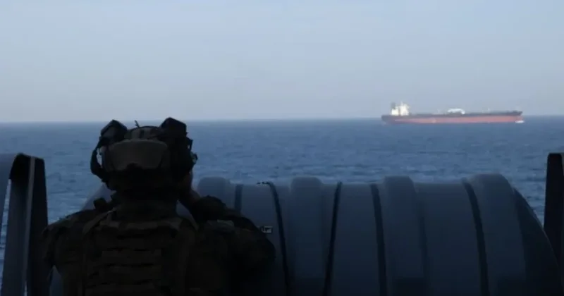 Oman körfəzində İrana məxsus neft tankeri YANDI