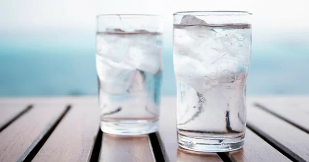 Suyu bu halda içmək mədə bağırsağın DÜŞMƏNİDİR