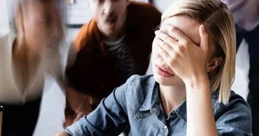 Hissləri daim zarafata çevirmək nə ilə bağlı ola bilər? PSİXOLOQ DANIŞDI