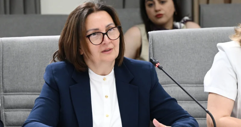 Məktəblərdə mobil telefonların qadağası ilə bağlı nəzarət mexanizmləri tətbiq edilir
