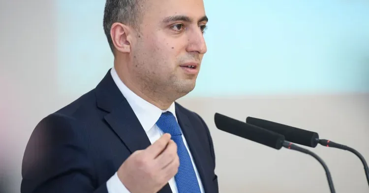 Emin Əmrullayev “balım çatmasa müəllim olaram” düşüncəsini tənqid ETDİ