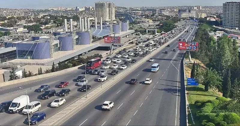 13 istiqamətdə tıxac VAR