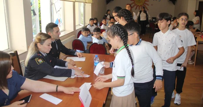 “Yol hərəkəti qaydalarını öyrənək” adlı intellekual yarış keçirildi FOTO